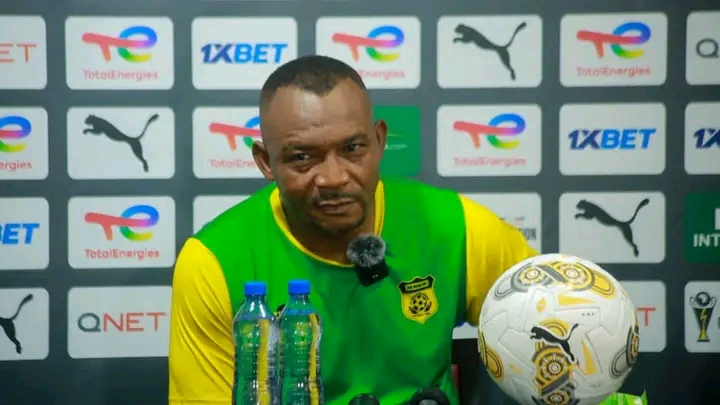 AS Maniema Union/USM Alger : "USM Alger est une équipe à prendre au sérieux" (Papy Kimoto)